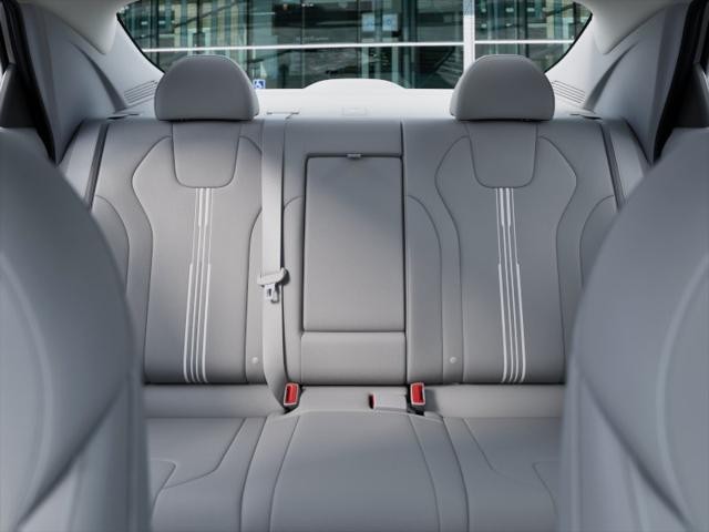 Hyundai Elantra Vehicle Full-screen Gallery Image 12