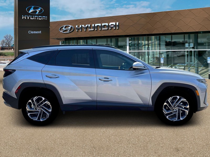 Hyundai Tucson Hybrid Vehicle Full-screen Gallery Image 9