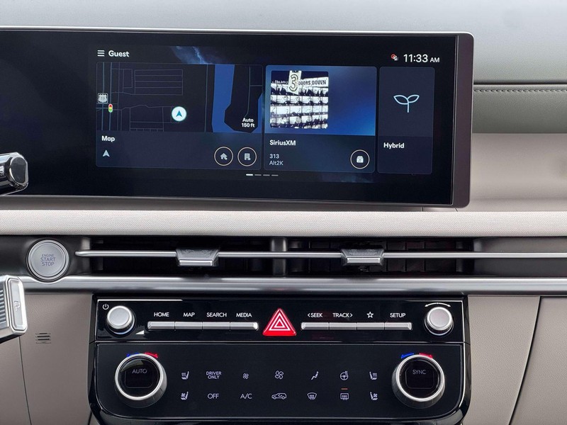 Hyundai Tucson Hybrid Vehicle Full-screen Gallery Image 19