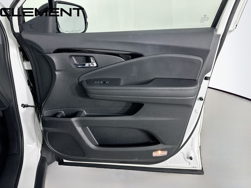 Honda Pilot Vehicle Full-screen Gallery Image 38