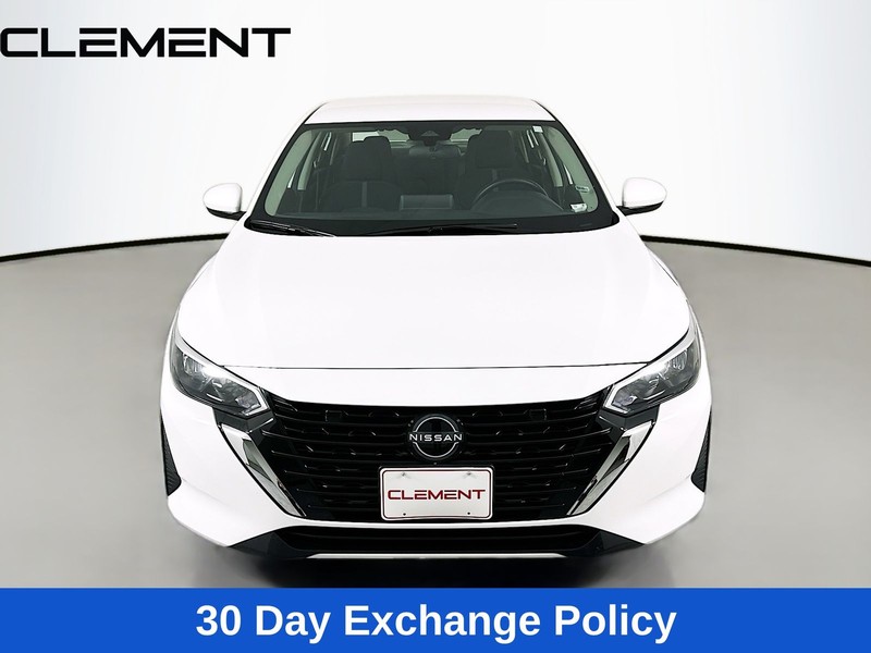 Nissan Sentra Vehicle Full-screen Gallery Image 3