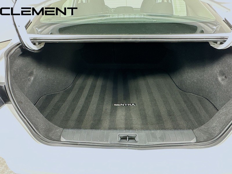 Nissan Sentra Vehicle Full-screen Gallery Image 11