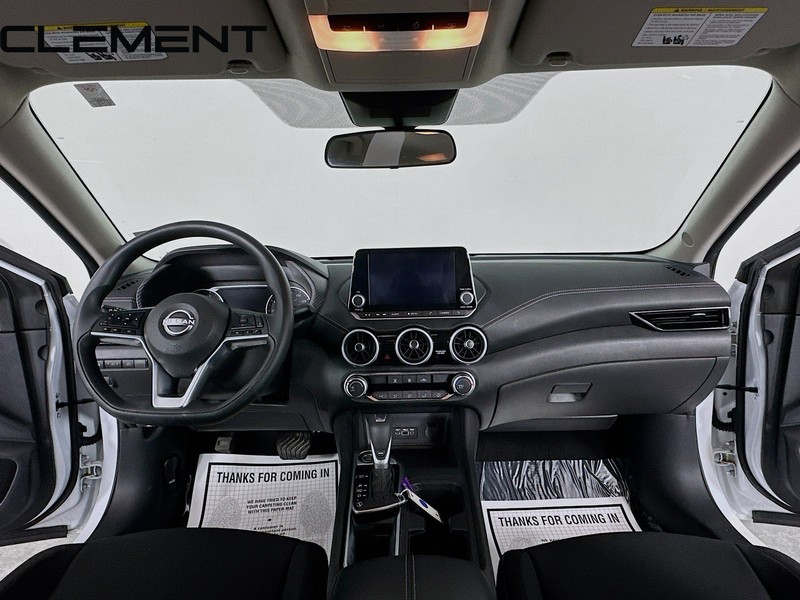 Nissan Sentra Vehicle Full-screen Gallery Image 12