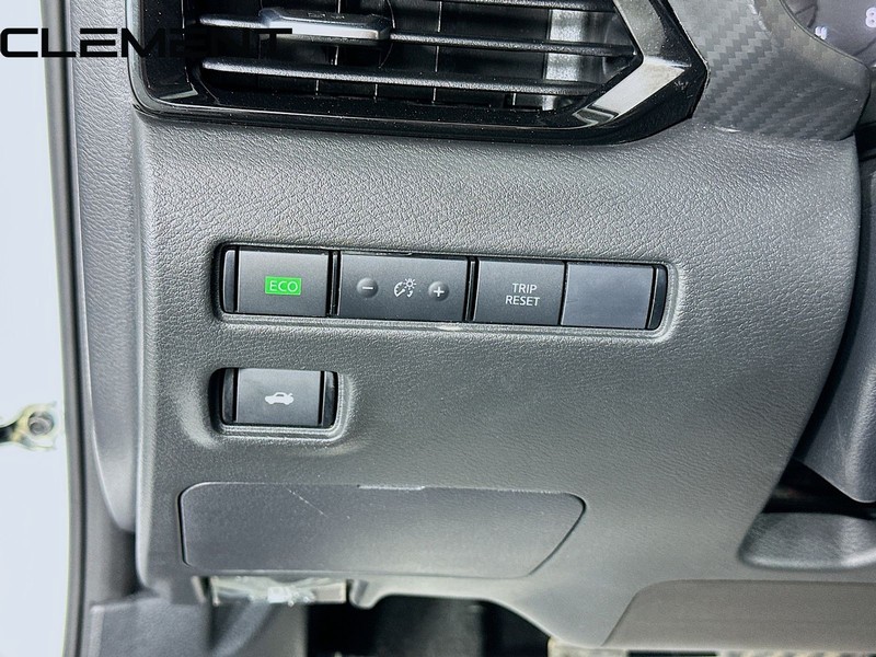 Nissan Sentra Vehicle Full-screen Gallery Image 13