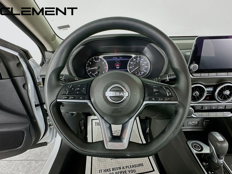 Nissan Sentra Vehicle Full-screen Gallery Image 14