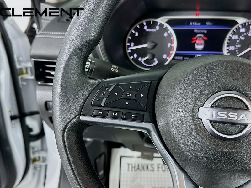 Nissan Sentra Vehicle Full-screen Gallery Image 15