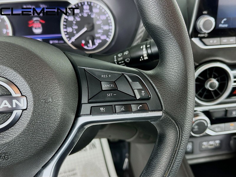 Nissan Sentra Vehicle Full-screen Gallery Image 17