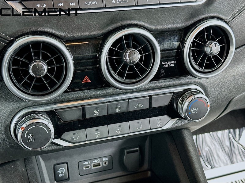 Nissan Sentra Vehicle Full-screen Gallery Image 22