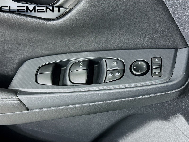 Nissan Sentra Vehicle Full-screen Gallery Image 24