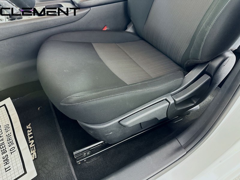 Nissan Sentra Vehicle Full-screen Gallery Image 27