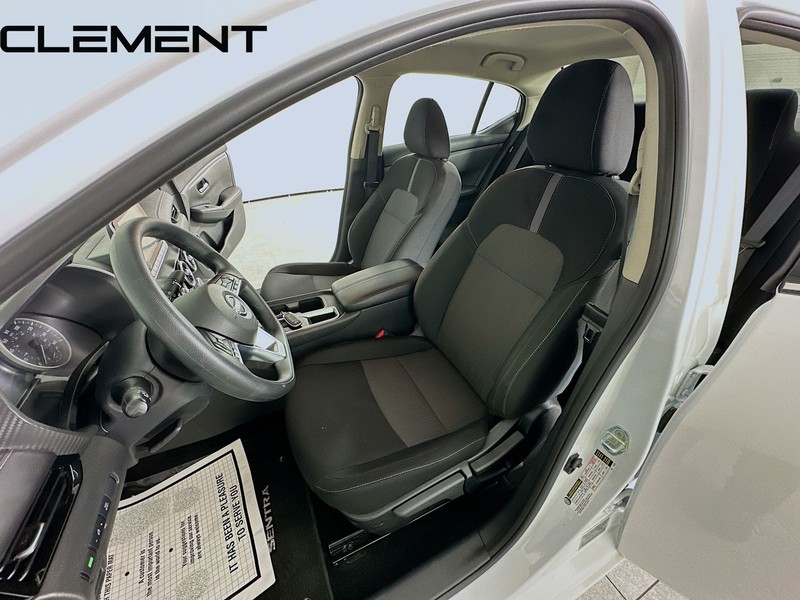 Nissan Sentra Vehicle Full-screen Gallery Image 28