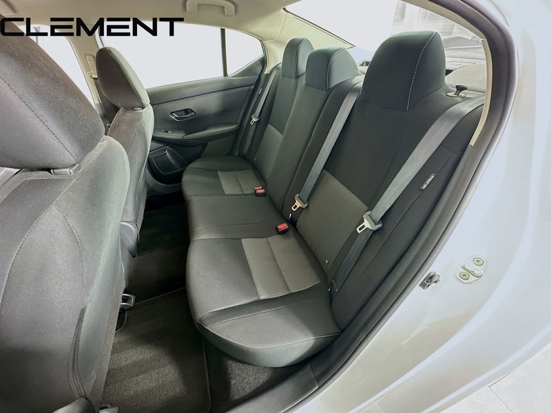 Nissan Sentra Vehicle Full-screen Gallery Image 30