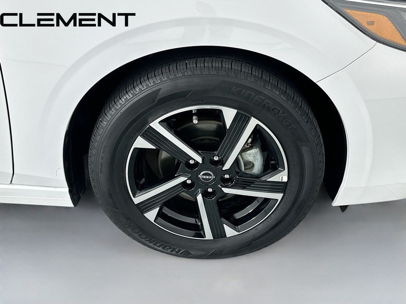 Nissan Sentra Vehicle Full-screen Gallery Image 35