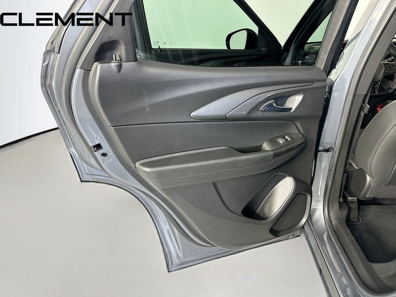 Chevrolet Trailblazer Vehicle Full-screen Gallery Image 32