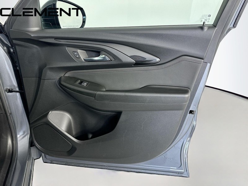 Chevrolet Trailblazer Vehicle Full-screen Gallery Image 36