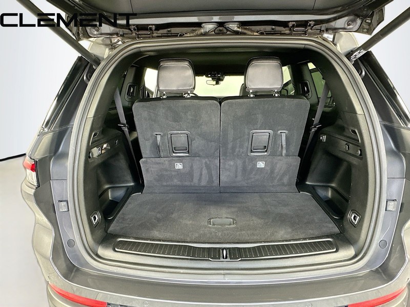 Jeep Grand Cherokee L Vehicle Full-screen Gallery Image 11