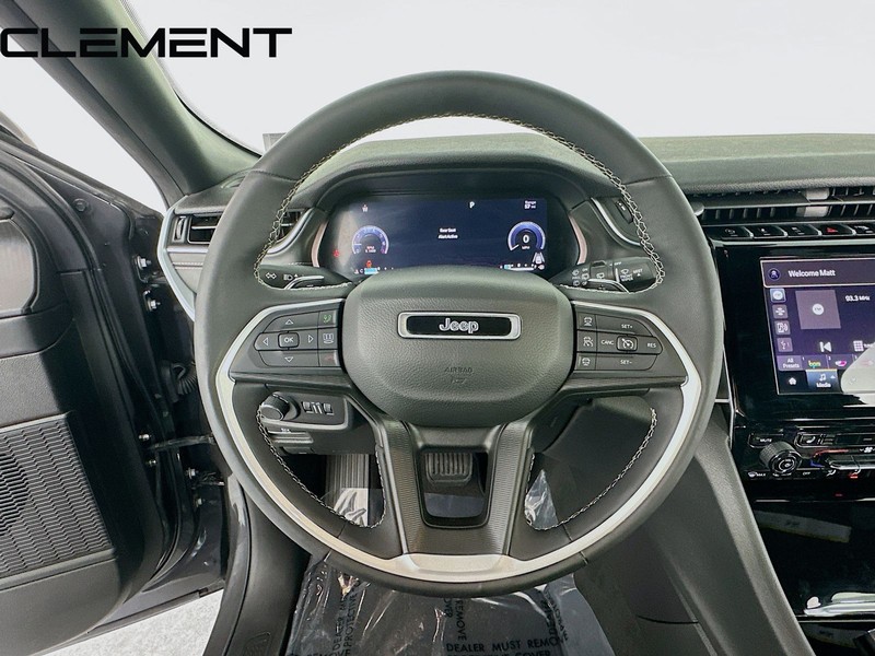 Jeep Grand Cherokee L Vehicle Full-screen Gallery Image 14