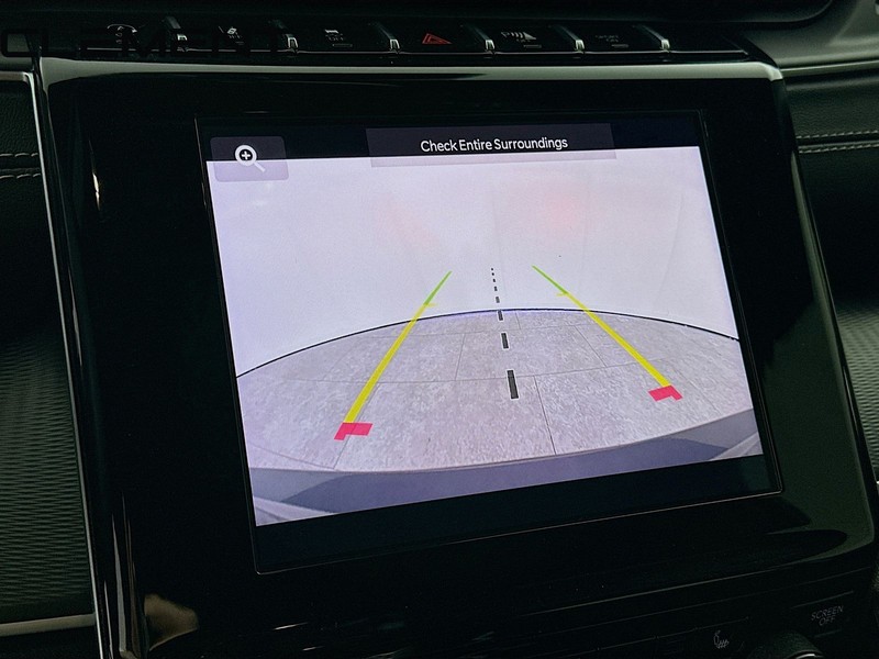 Jeep Grand Cherokee L Vehicle Full-screen Gallery Image 20