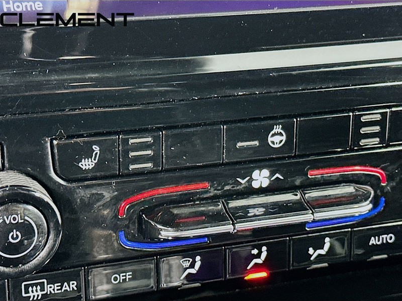 Jeep Grand Cherokee L Vehicle Full-screen Gallery Image 23