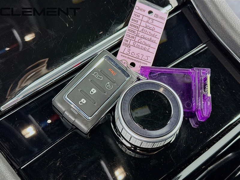 Jeep Grand Cherokee L Vehicle Full-screen Gallery Image 24