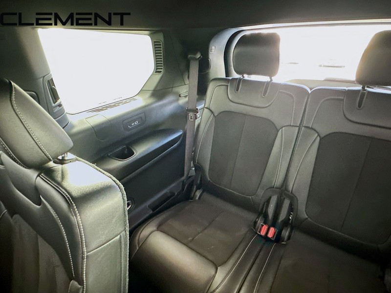 Jeep Grand Cherokee L Vehicle Full-screen Gallery Image 33