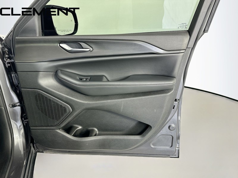 Jeep Grand Cherokee L Vehicle Full-screen Gallery Image 37