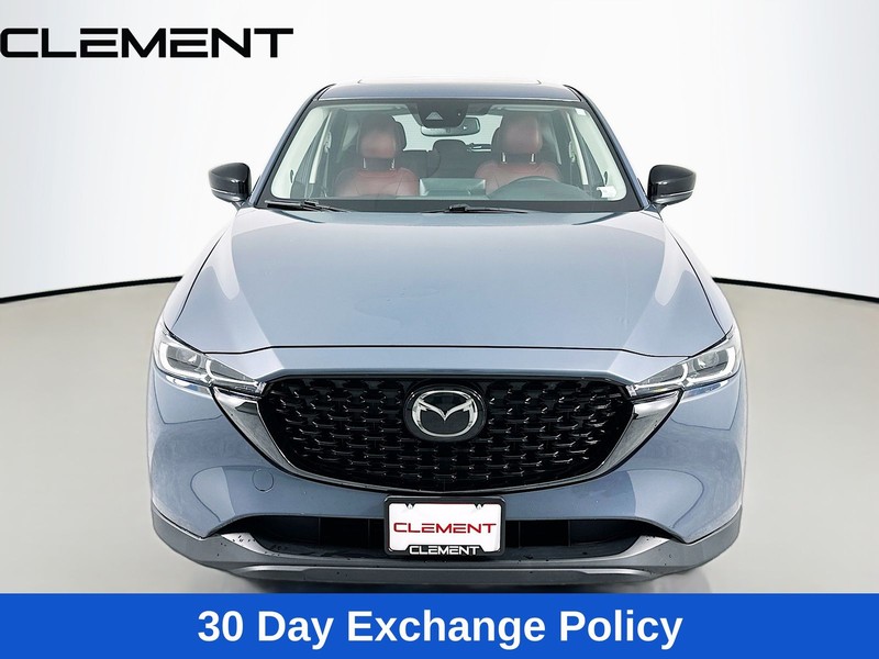 Mazda CX-5 Vehicle Full-screen Gallery Image 3