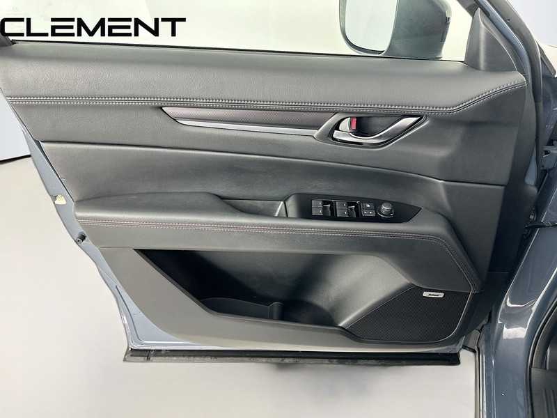 Mazda CX-5 Vehicle Full-screen Gallery Image 29