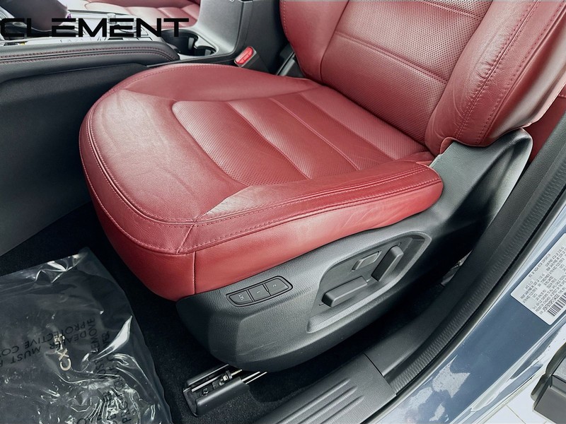 Mazda CX-5 Vehicle Full-screen Gallery Image 30