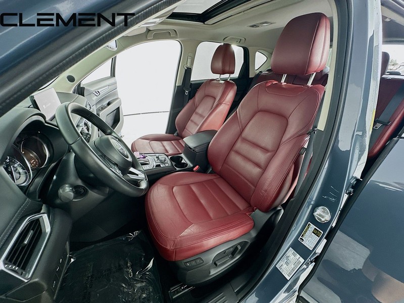 Mazda CX-5 Vehicle Full-screen Gallery Image 32