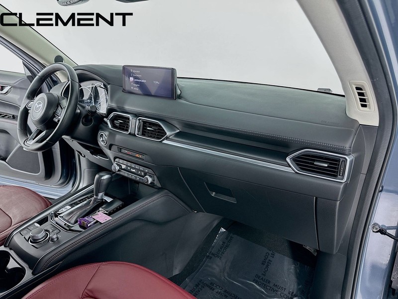 Mazda CX-5 Vehicle Full-screen Gallery Image 36