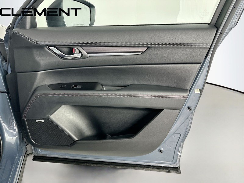 Mazda CX-5 Vehicle Full-screen Gallery Image 37