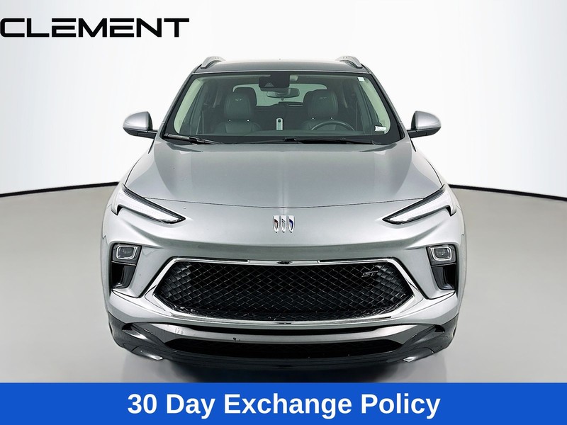 Buick Encore GX Vehicle Full-screen Gallery Image 3