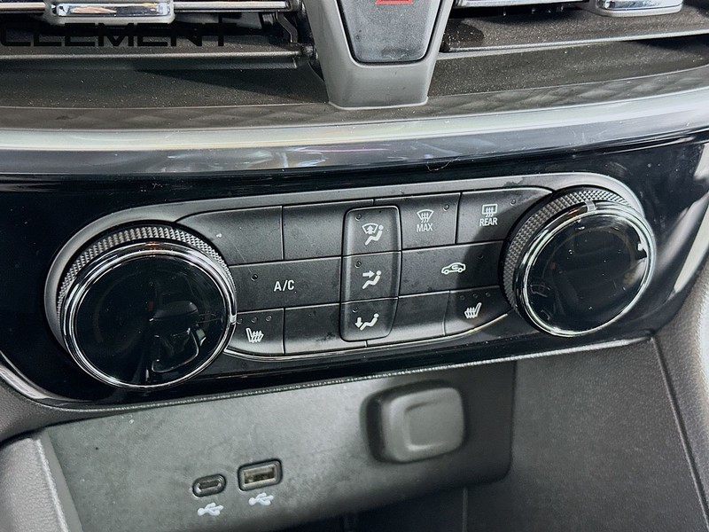 Buick Encore GX Vehicle Full-screen Gallery Image 22