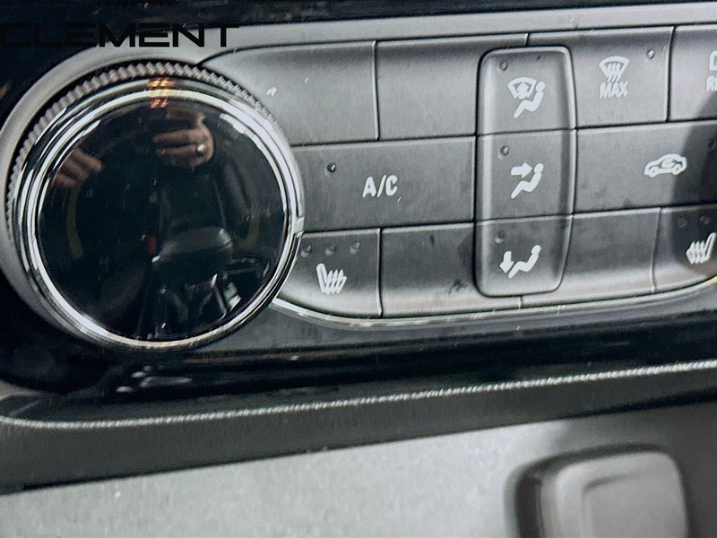 Buick Encore GX Vehicle Full-screen Gallery Image 23