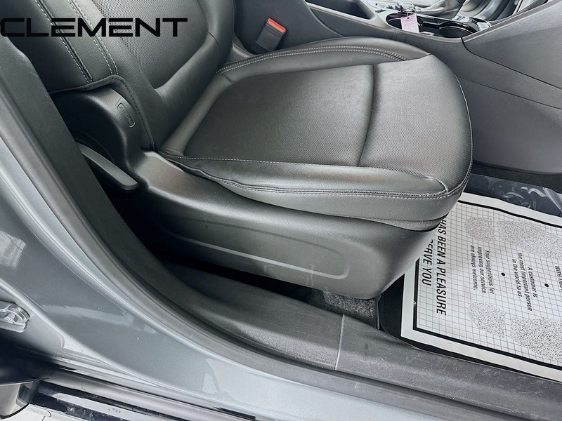 Buick Encore GX Vehicle Full-screen Gallery Image 33