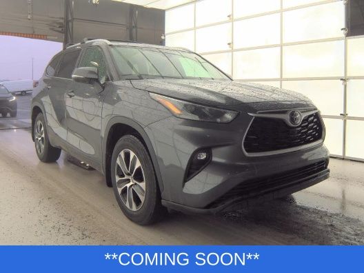 Toyota Highlander Vehicle Full-screen Gallery Image 2