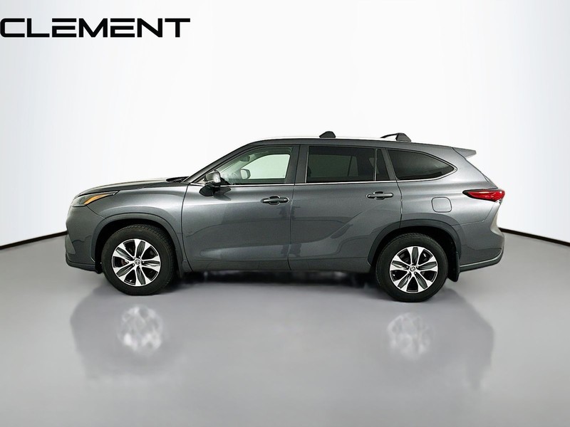 Toyota Highlander Vehicle Full-screen Gallery Image 6