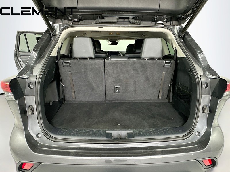 Toyota Highlander Vehicle Full-screen Gallery Image 11