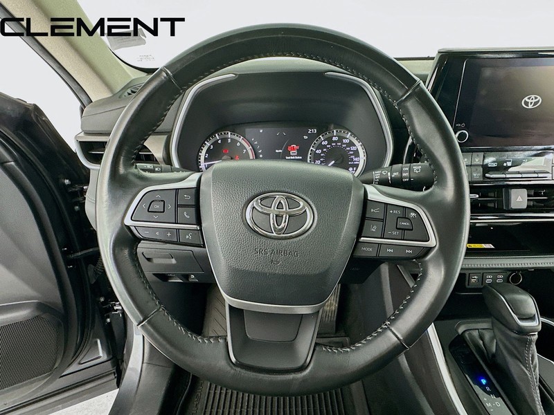 Toyota Highlander Vehicle Full-screen Gallery Image 14