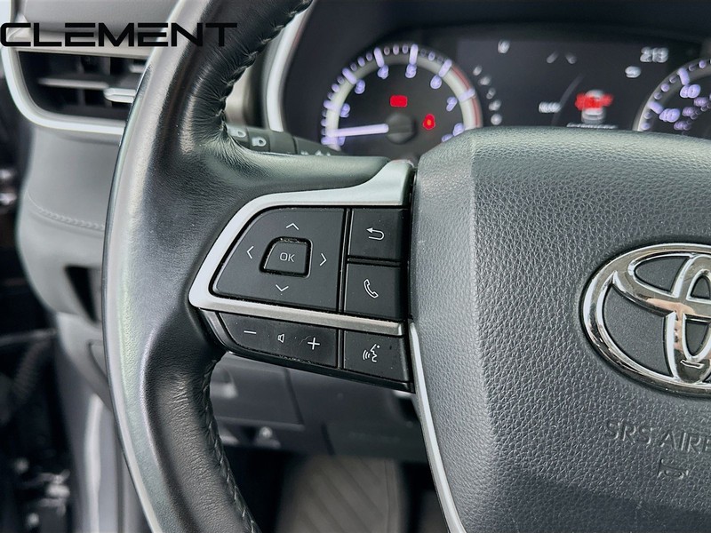Toyota Highlander Vehicle Full-screen Gallery Image 15