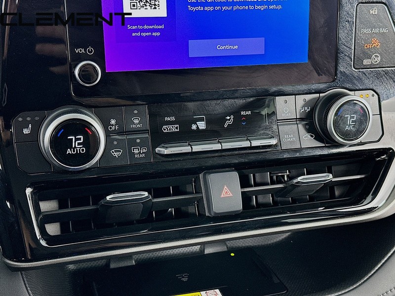 Toyota Highlander Vehicle Full-screen Gallery Image 22
