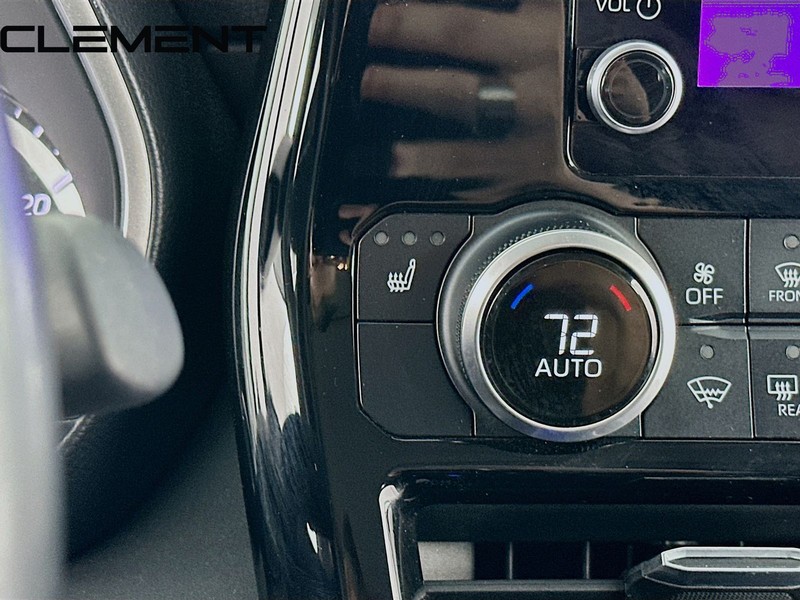 Toyota Highlander Vehicle Full-screen Gallery Image 23