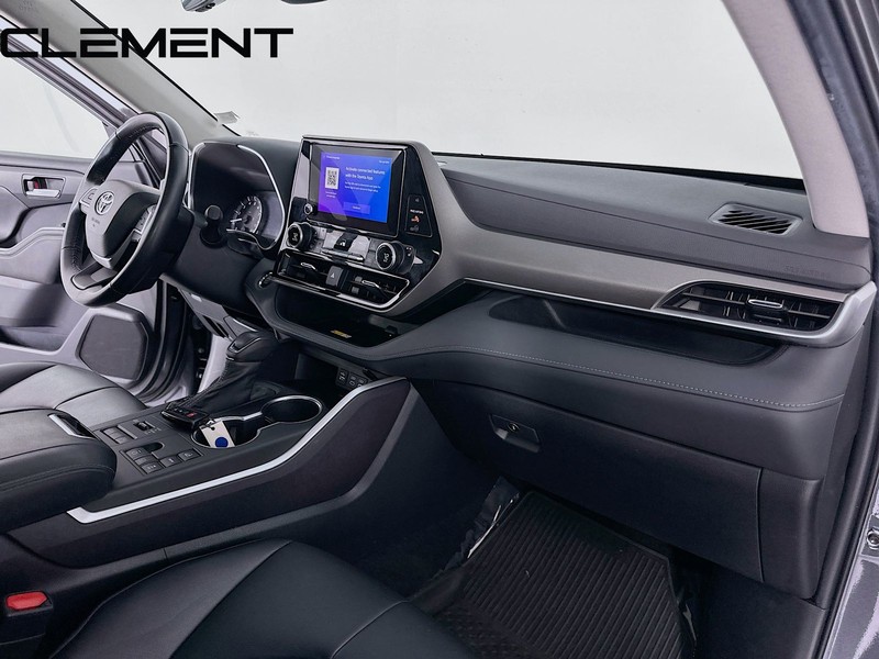 Toyota Highlander Vehicle Full-screen Gallery Image 36