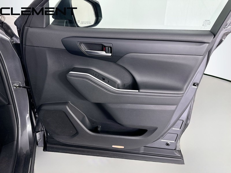 Toyota Highlander Vehicle Full-screen Gallery Image 37
