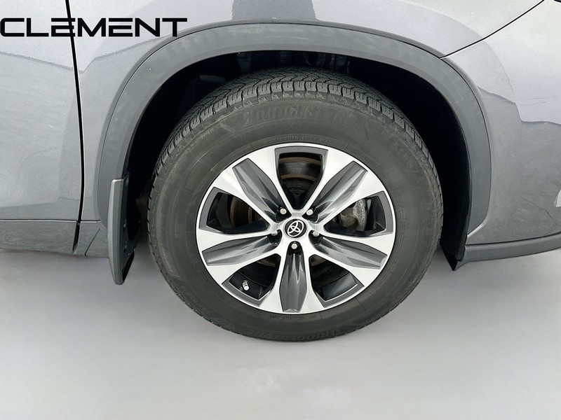 Toyota Highlander Vehicle Full-screen Gallery Image 38