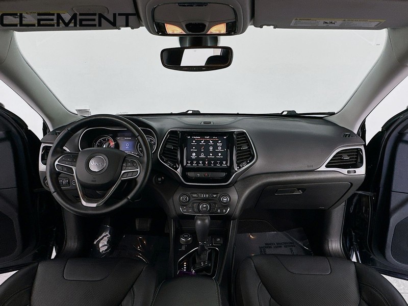 Jeep Cherokee Vehicle Full-screen Gallery Image 12