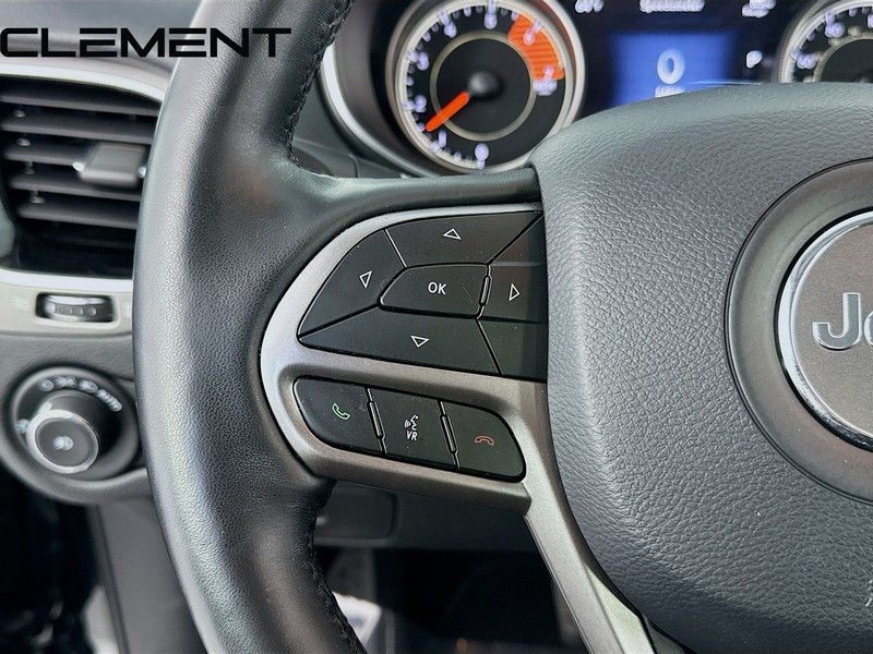 Jeep Cherokee Vehicle Full-screen Gallery Image 15