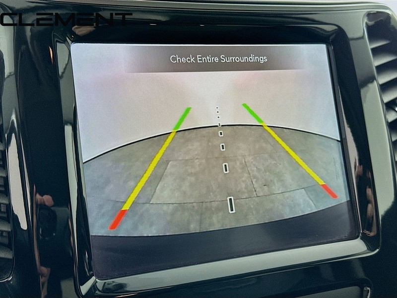 Jeep Cherokee Vehicle Full-screen Gallery Image 20