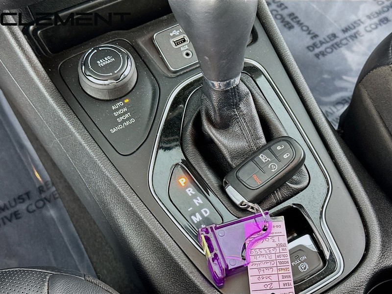 Jeep Cherokee Vehicle Full-screen Gallery Image 24